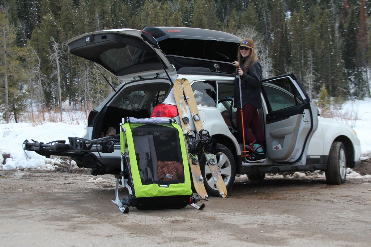 Thule Chariot Ski Kit Unpacking from car