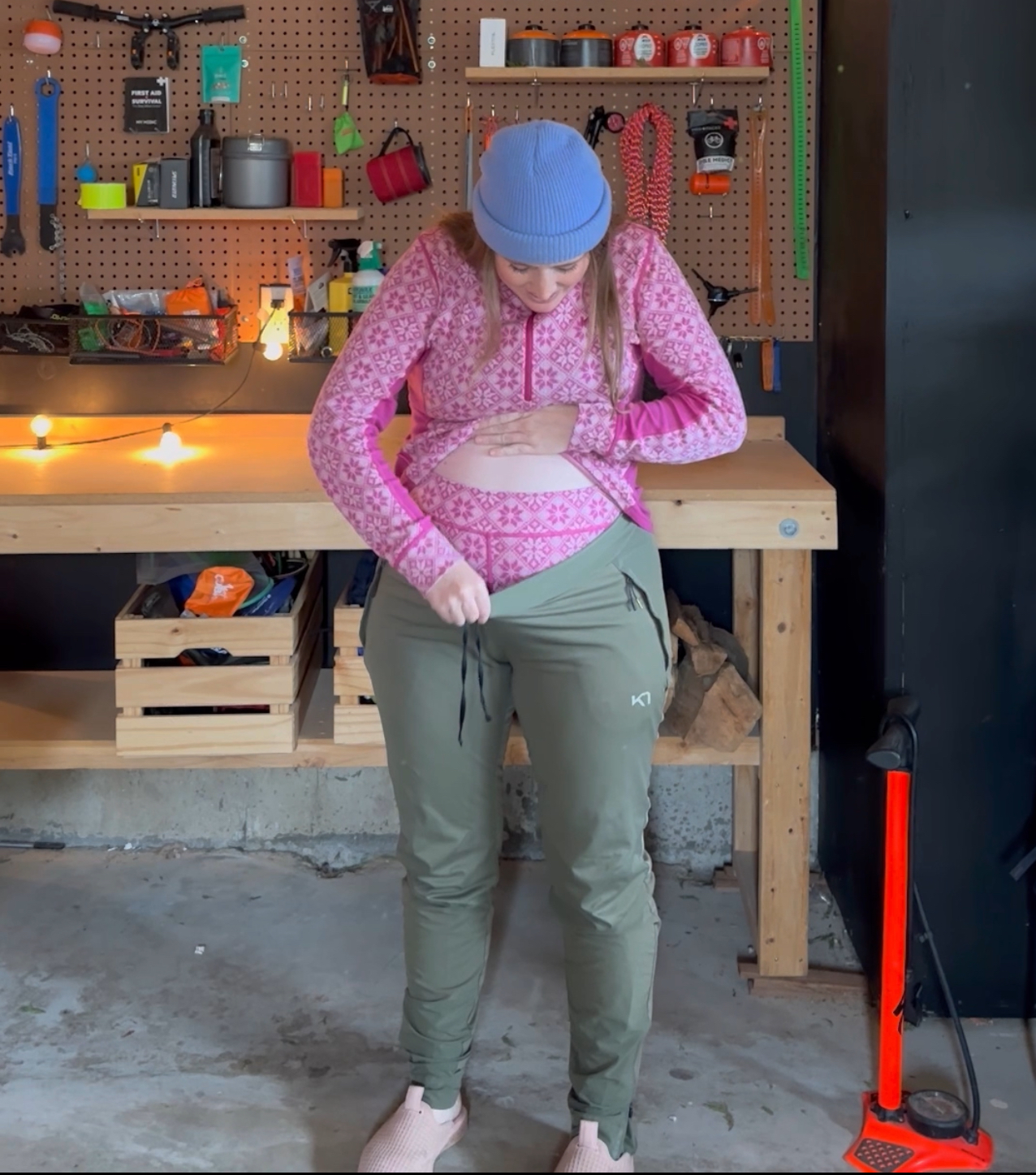 What Hiking Pants to Wear When Pregnant